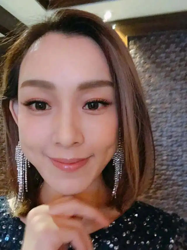范玮琪晒演唱会造型,网友太美了,范范还是少女感十足