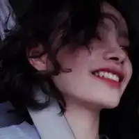 精致的欧美小姑娘头像高清简约精致的欧美姑娘头像