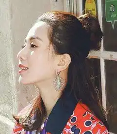 女生中长发半丸子头扎法图片