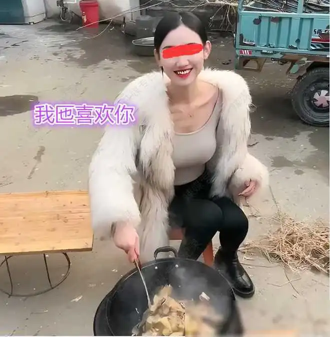 女子请相亲男子吃鸡,穿打底衫获好感,网友这女子有99个心眼