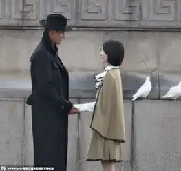 周冬雨民国装扮清纯与男演员深情拥
