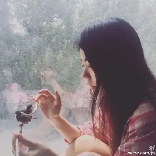 9岁出书的天才少女竟是讨好型人格,如今的她深受中年大叔偏爱