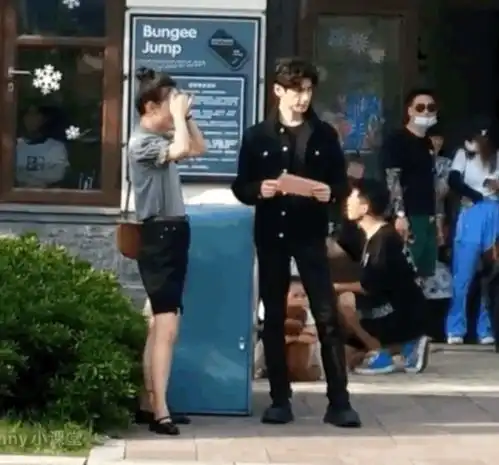 追光者牵手路透曝光,罗云熙吴倩cp感满满,少女心要爆棚啦