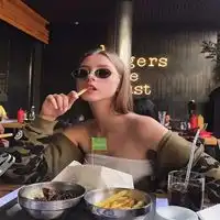 一组靓女帅哥的欧美男女组合微信头像图片大全