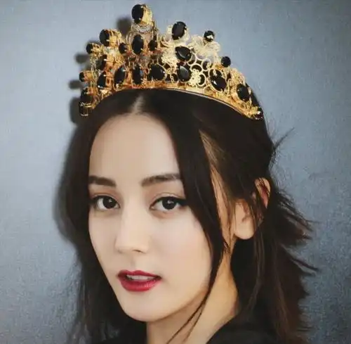 受过校园暴力的5位女星,迪丽热巴被推臭水沟,而她被打掉一颗牙