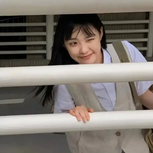 配自己照片嘎嘎清醒的文案关于态度和格局
