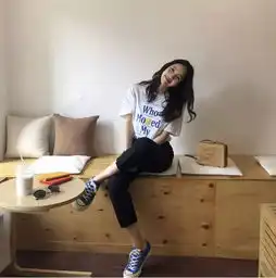小白裤这次迎来春天了清新温柔还自带高级感,搭配t恤简约大气