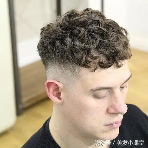 剪半截的型男发型,很有男人味