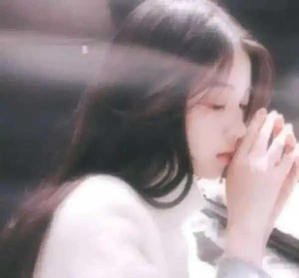 全网超火伤感意境女生头像淡淡的忧伤