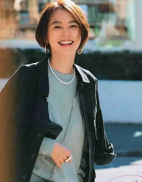 中年女人不管有钱没钱,都尽量少戴这3种首饰,看着廉价没品位