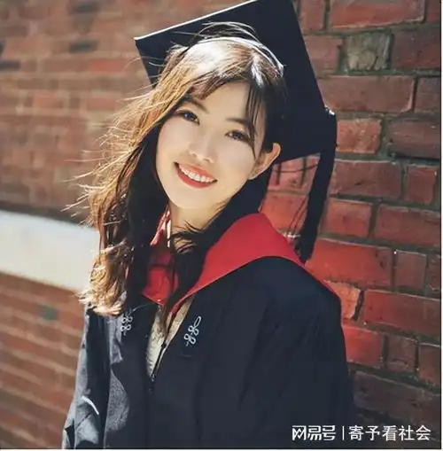 95后美女学霸,17岁拒绝保送清北,20岁未婚生子,22岁带娃毕业