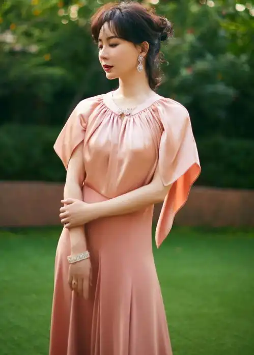 43岁陈数霸屏全网,气质强连董卿都自叹不如,曾为美结婚拒生子