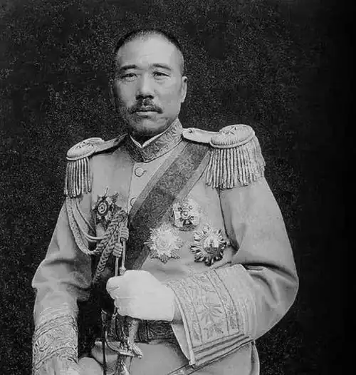 军阀头子张宗昌死后,大老婆给13个小妾一人一箱现大洋,就地遣散
