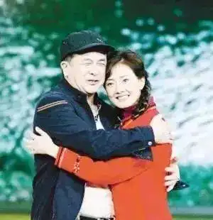 45岁的牛莉大秀长腿马甲线谁还敢说中年妇女很肥腻