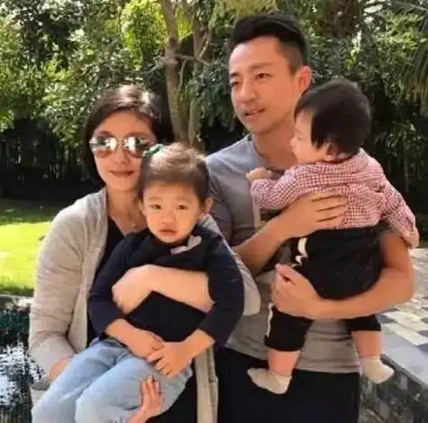 与大s离婚风波后,汪小菲被曝与美女酒吧同框,女方妈妈态度反转