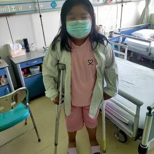 小女孩看黑板模糊,谁料查出了重病,医生还有没有什么愿望