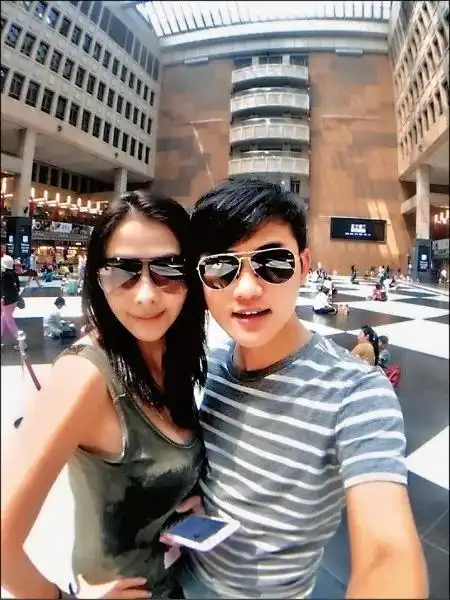 萧淑慎曾和富豪纠缠不清,喜欢抢男人,下嫁小15岁出租车司机男友