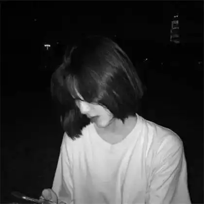 伤感头像女生冷淡黑白,颓废犹豫的伤心女生