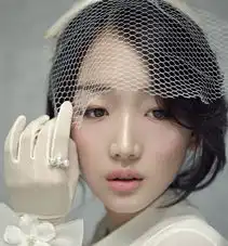 周冬雨杂志大片演绎轻熟女的古今韵味