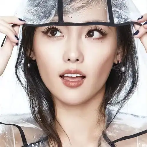 张嘉倪性感又不失清纯,无论是颜值还是身材都像少女般美丽