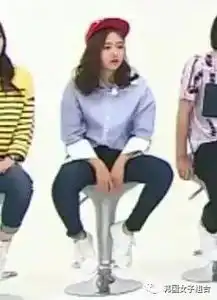 韩国女团中的女汉子gfriend信飞霸气坐姿