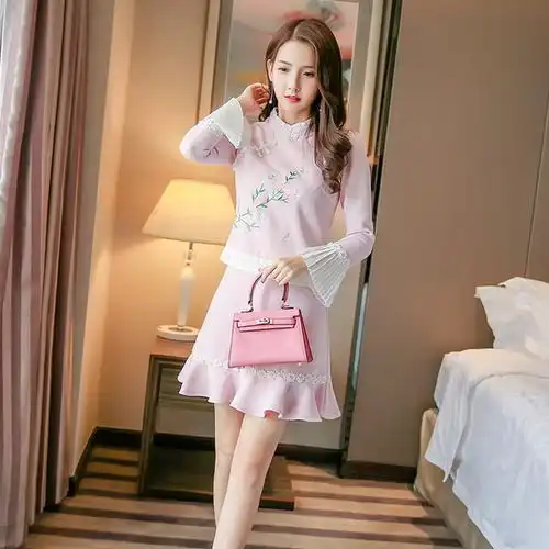 清新修身的糖果色连衣裙,少女气息扑面而来,31女性穿了很仙气
