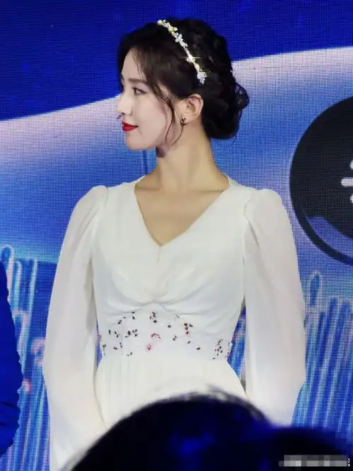 女神刘诗诗出席活动,没有修图的她宛若少女,气质恬静优雅太美