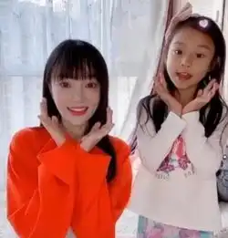 李小璐懒理马苏言论,嘻哈风放飞自我,淑女可爱满满少女感