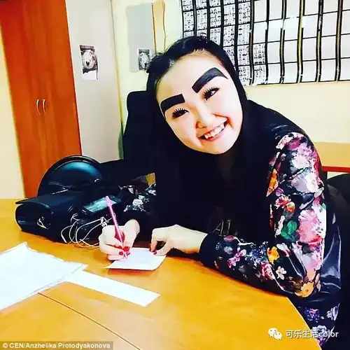 俄罗斯女仔嘅超浓眉毛博关注,究竟系靓定系