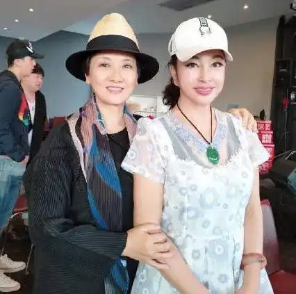 坚持不化妆到底高级在哪里,回看同年龄人时简直就像是两代人