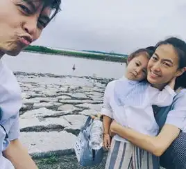 陈冠希夫妇隔空晒女儿,alaia熟睡妈妈怀里,一家三口超幸福