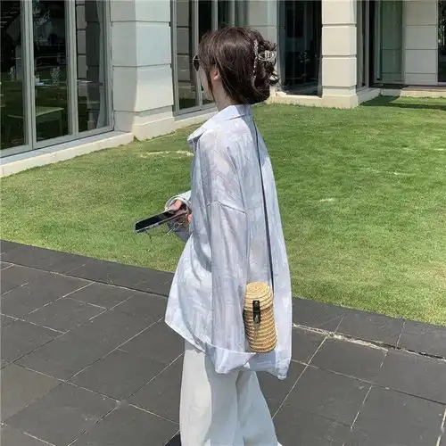 夏天女生怎么穿好看衬衫牛仔裤时髦显高又有女人味