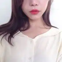 戴眼镜女生头像霸气十足的女人我喜欢抽烟一张