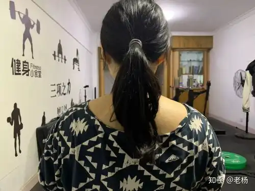 大兄弟变回小仙女高耸入云的斜方肌要怎样消除