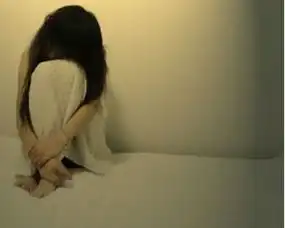谁能介绍几张女生悲伤头像,静态的,好看点的,外带几个悲伤的女生网名