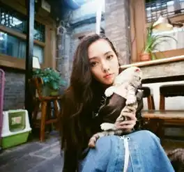超级美女郭碧婷额头贴胶布现身韩国遭质疑微整形