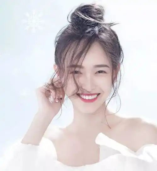 脸上有这4个特点的女生,一定别披头发