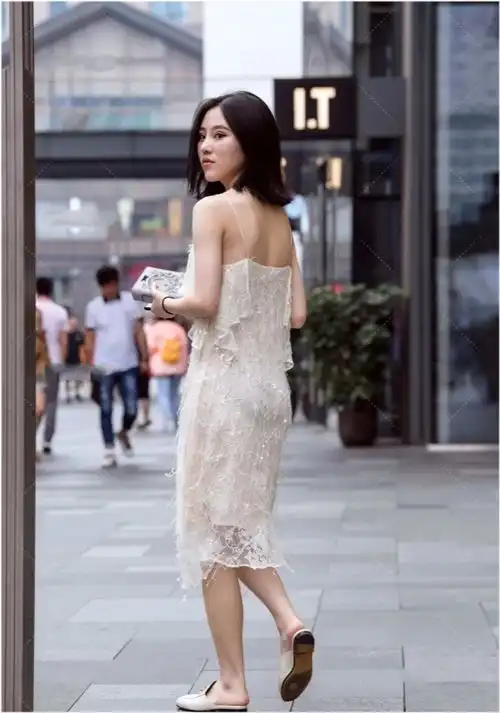 骨干的气质美女,睫毛一闪一闪的,如此的纯洁美丽