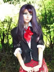 乌克兰女孩将自己打造成真人娃娃