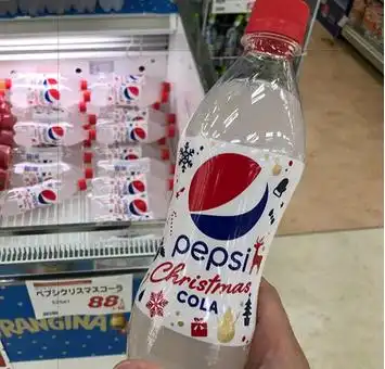 可乐竟然出了白色款这款草莓奶油可乐一出就俘获了少女的芳心