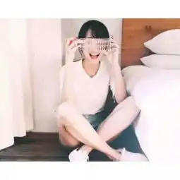 求这种上下边框都是这种白色的头像高清的越多越好
