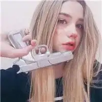 头像不单调颜色很漂亮的美女头像