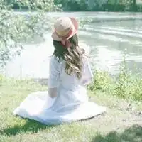 求qq女生带帽背影头像