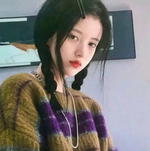 清纯动人的女生头像