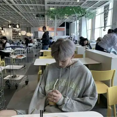 夏子衿男生玩网风格头像真人