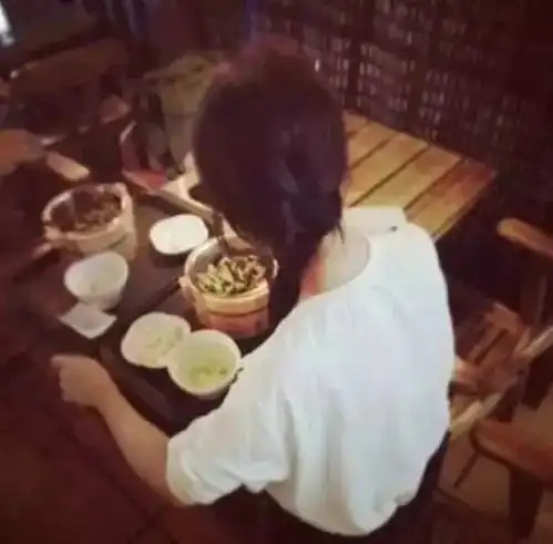 25岁女孩,查出肠癌晚期,提醒3种肉,少往嘴里塞