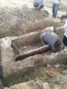 姜堰一工地发现明代夫妻合葬古墓,还有大量文物