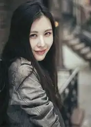 田朴珺生活照女汉子成妩媚女神