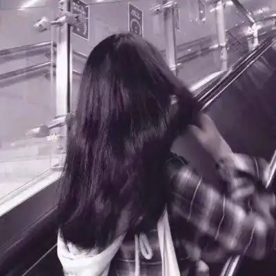 qq头像2019年女背影迷上你的背景飘飘长发