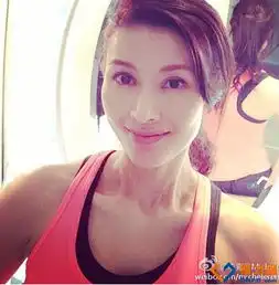 45岁李嘉欣健身倒挂劈叉身材保持似少女